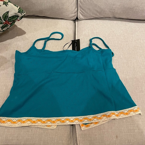 Delia’s top - Picture 3 of 4